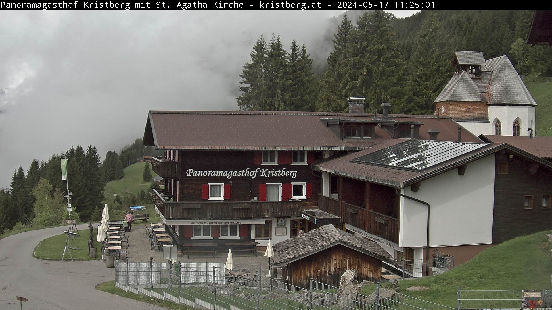 Die Webcam mit diesem Livebild zeigt den Panoramagasthof Kristberg, die St. Agatha Bergknappenkapelle, den Blick auf die Rätikongebirgsgruppe mit der Zimba, sowie die Ganzaläta, Falle und die obere Wiese mit Alpilaköpfle. 
