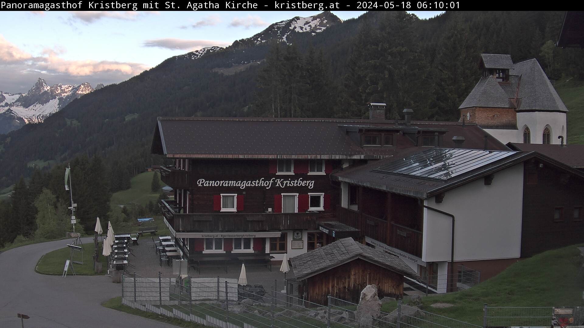 Die Webcam mit diesem Livebild zeigt den Panoramagasthof Kristberg, die St. Agatha Bergknappenkapelle, den Blick auf die Rätikongebirgsgruppe mit der Zimba, sowie die Ganzaläta, Falle und die obere Wiese mit Alpilaköpfle. 