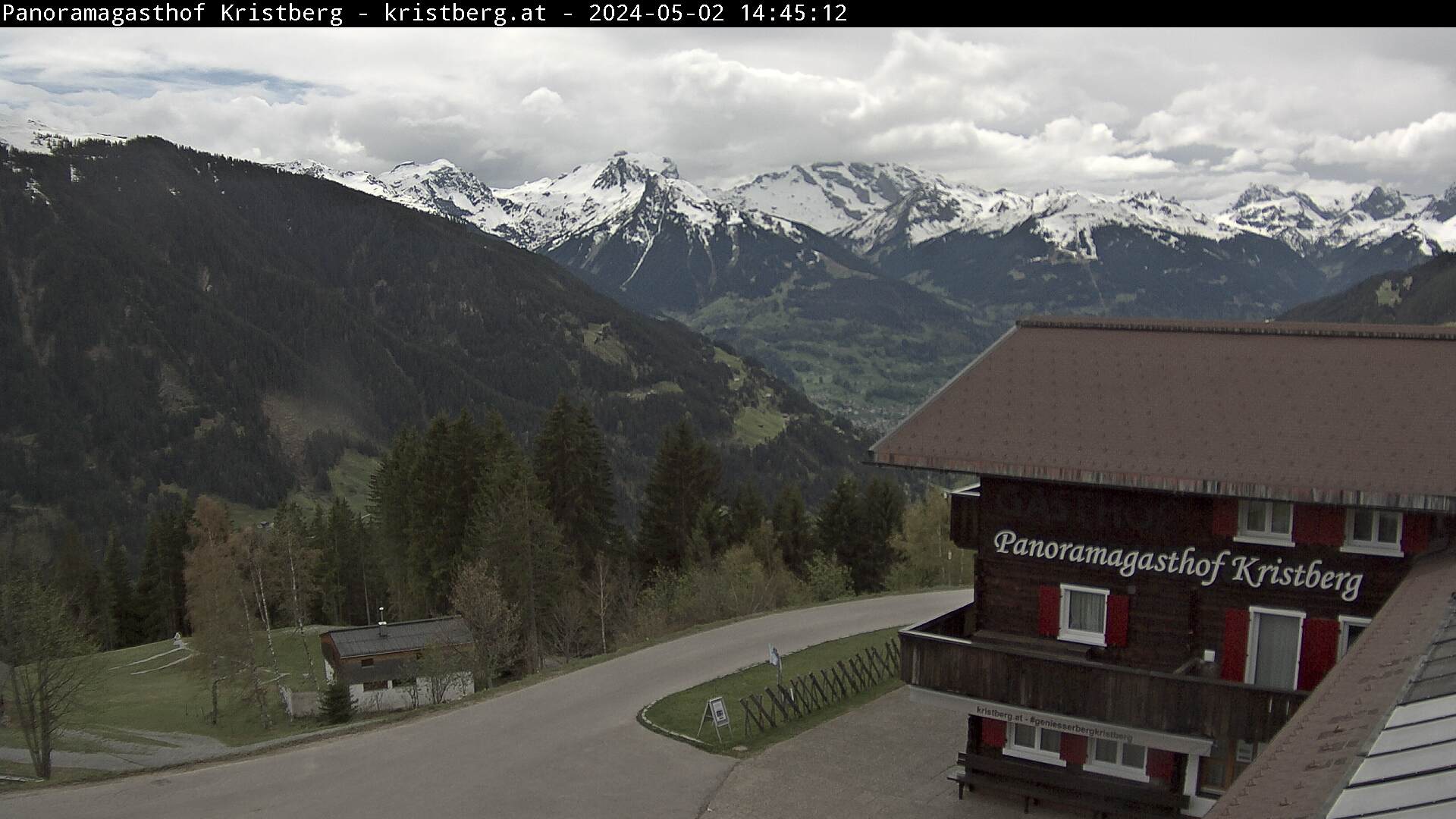 Die Webcam mit diesem Livebild zeigt den Panoramagasthof Kristberg mit Blick auf die Rätikongebirgsgruppe, Schruns-Tschagguns und Golm