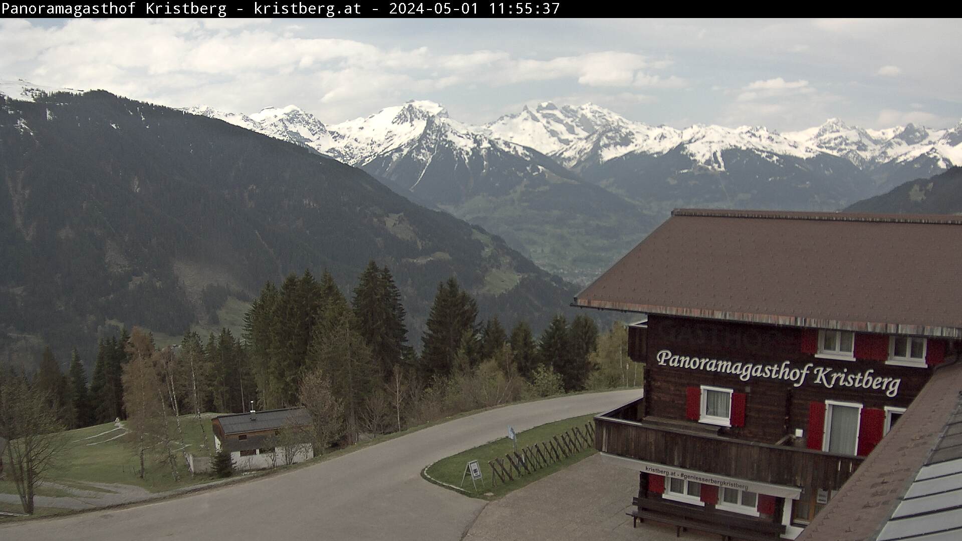 Die Webcam mit diesem Livebild zeigt den Panoramagasthof Kristberg mit Blick auf die Rätikongebirgsgruppe, Schruns-Tschagguns und Golm