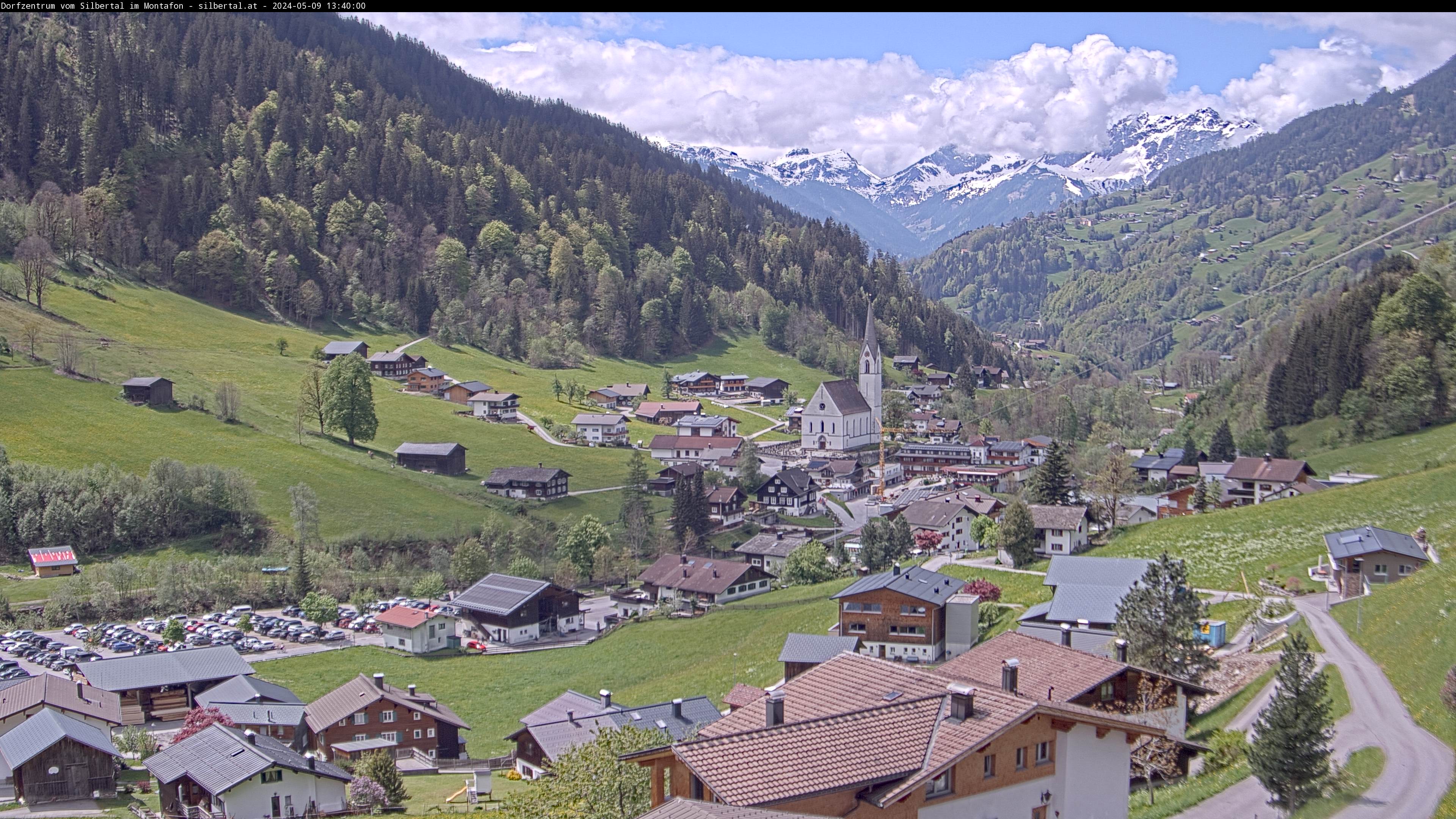 Die Webcam mit diesem Livebild zeigt das Dorfzentrum von Silbertal (http://www.silbertal.at). 