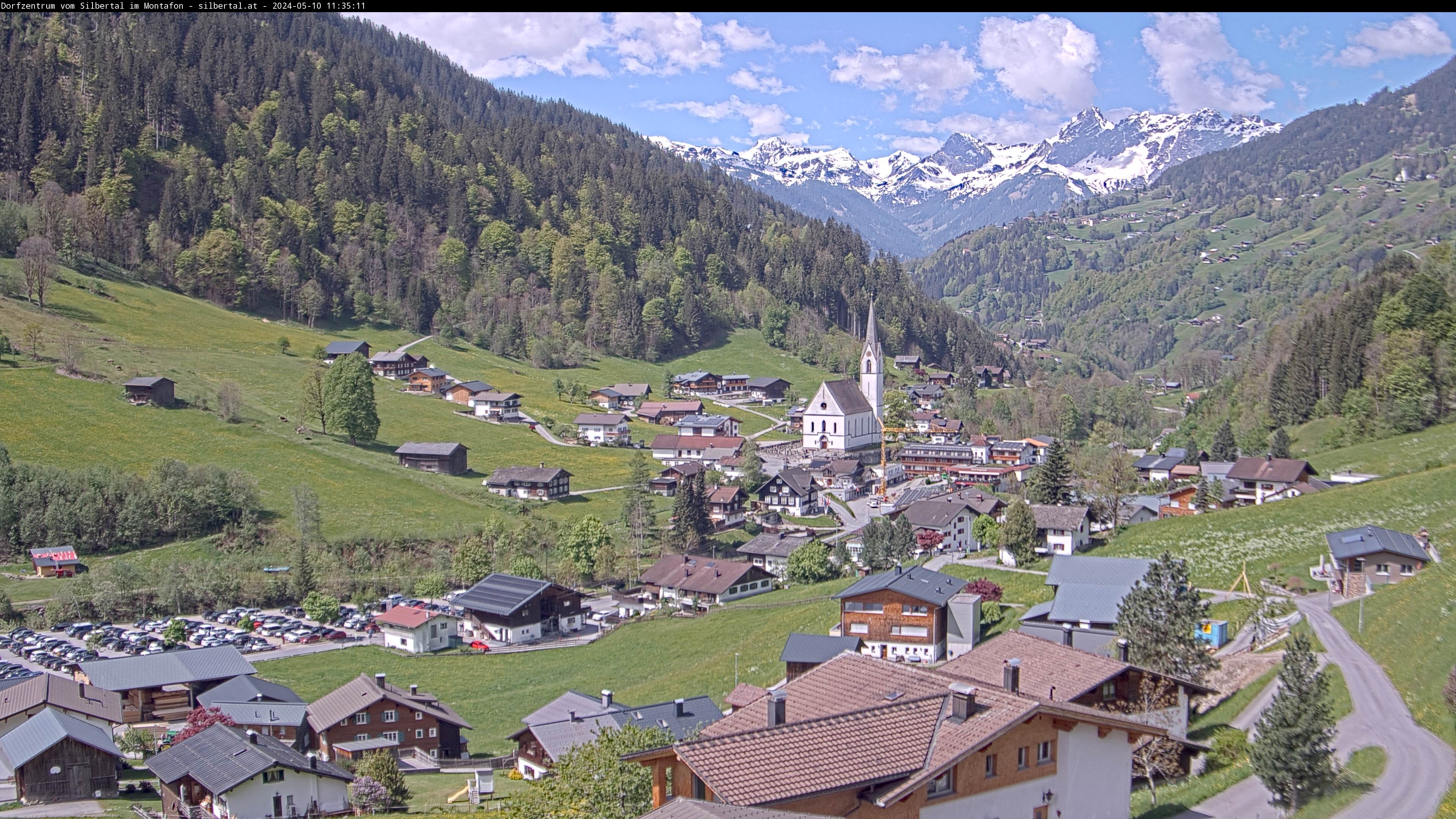 Die Webcam mit diesem Livebild zeigt das Dorfzentrum von Silbertal (http://www.silbertal.at). 